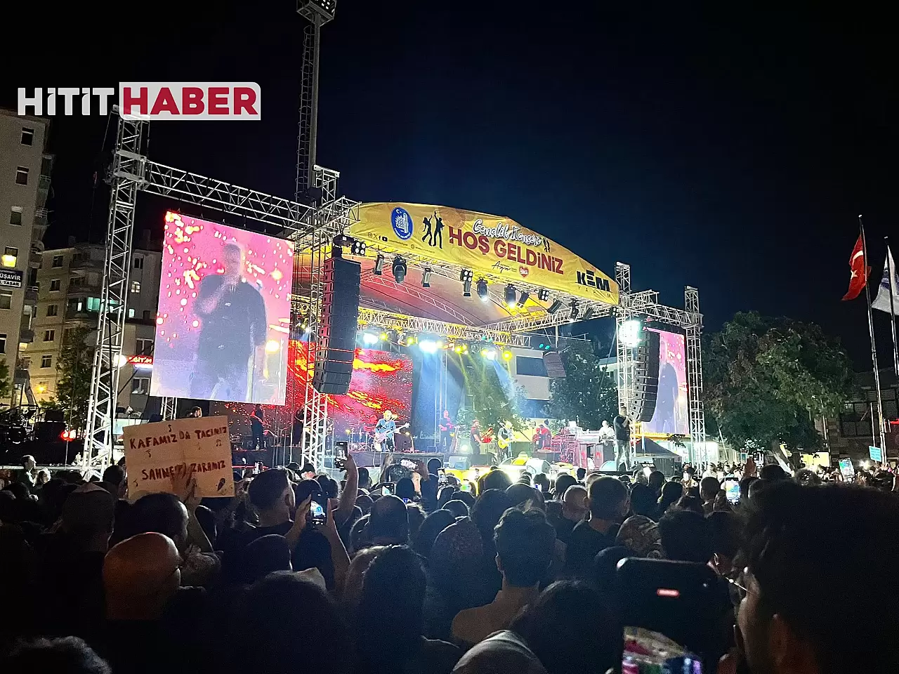 "Haluk Levent ve Zara, Çorum'da Unutulmaz Bir Konserde Buluştu!"