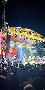 "Haluk Levent ve Zara, Çorum'da Unutulmaz Bir Konserde Buluştu!"