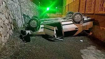 Otomobil 3 Metrelik İstinat Duvarından Okul Bahçesine Uçtu!