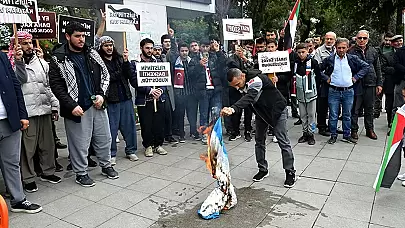 Çorum'da İsrail'e Karşı Protesto: Saldırılar Kınandı, İsrail Bayrağı Ateşe Verildi