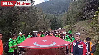 Çorum'da 60 metrelik Türk bayrağı ile gençlik yürüyüşü yapıldı