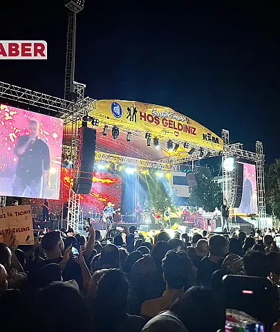 "Haluk Levent ve Zara, Çorum'da Unutulmaz Bir Konserde Buluştu!"