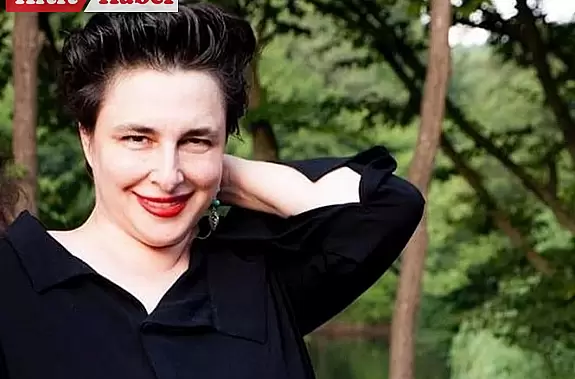 Esra Dermancıoğlu Cannes Film Festivali'nde Çıplak Yürüyüş Tartışmasına Katıldı