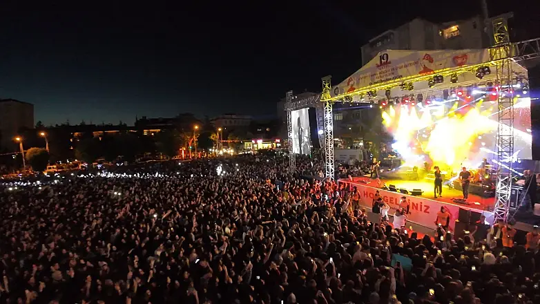 ÇORUM’DA FESTİVAL HEYECANI BAŞLIYOR: 6 GÜN BOYUNCA MÜZİK, KÜLTÜR VE SPOR RÜZGÂRI ESECEK!