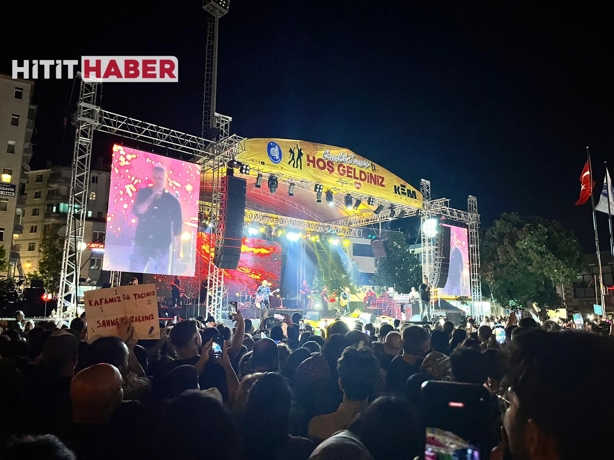 "Haluk Levent ve Zara, Çorum'da Unutulmaz Bir Konserde Buluştu!"